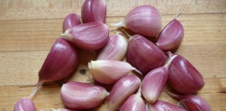 Naturally Remove Warts with Garlic